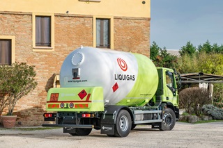 Liquigas truck in front of house